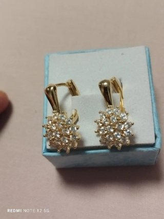 Pendientes flor brillantes chapado oro