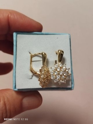 Pendientes flor brillantes chapado oro
