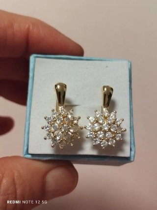 Pendientes flor brillantes chapado oro