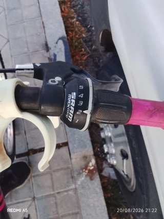 Bicicleta infantil BTWIN rosa y negra