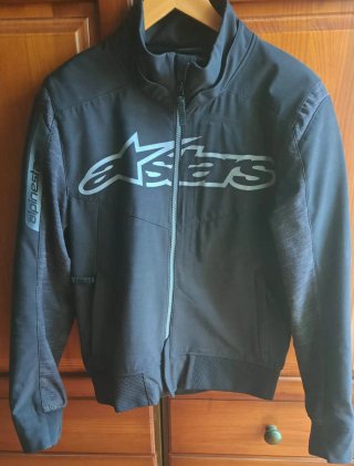 Chaqueta Alpinestars Negra y Gris con Capucha