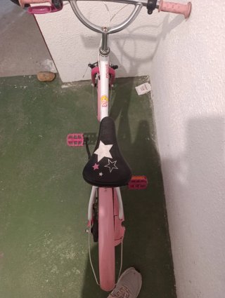 Bicicleta infantil rosa y blanca