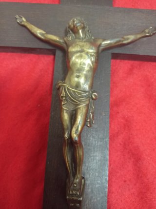 Crucifijo antiguo madera y bronce
