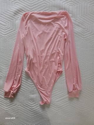 Body rosa manga larga cuello alto