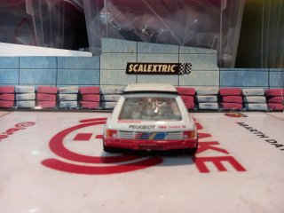 Peugeot 205 T16 Rally Scalextric osc usado competi