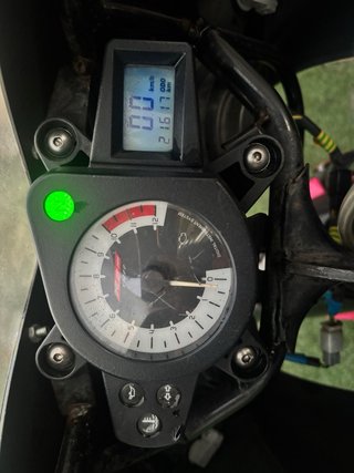Yamaha TZR 50 Negra y Rosa