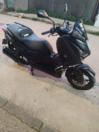 Yamaha XMAX 300 Negra iron max