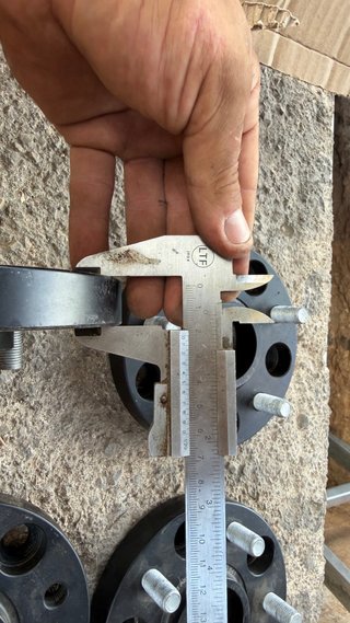 Separadores de Rueda (4uds) + Tornillería
