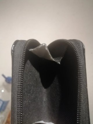 Monedero negro con bordado dorado Artisanale