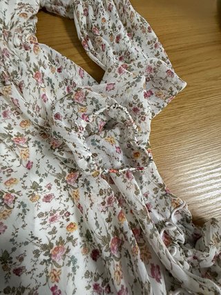 Vestido floral branco e rosa