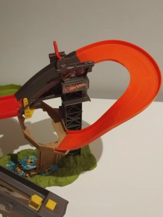 Hot Wheels Duelo T-Rex