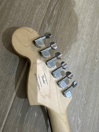 Guitarra Fender Squier Stratocaster + Amplificador
