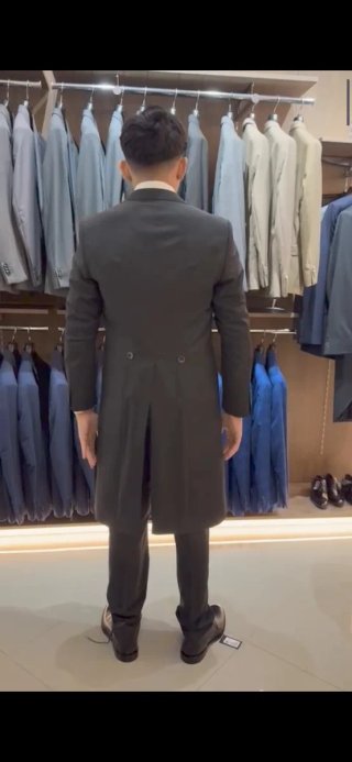 Chaque gris talla 48  puesto un Ratito