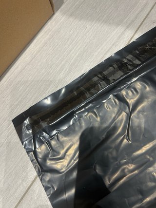 Bolsas negras con adhesivo