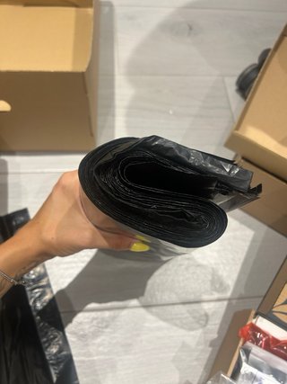 Bolsas negras con adhesivo