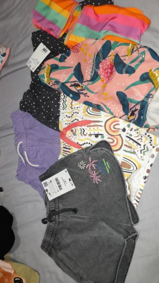 pantalones cortos niña + bañadores talla 6 / 7