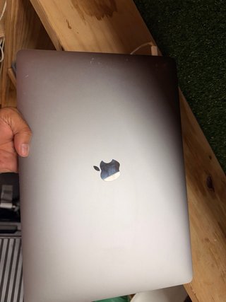 MacBook Pro Apple 15 inch 16gb ram 256gb SSD