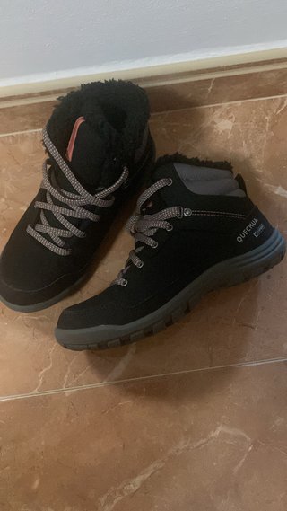 Botas Quechua Negras y Grises