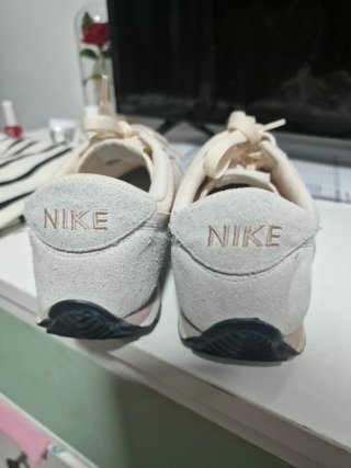 Nike Beige y Gris