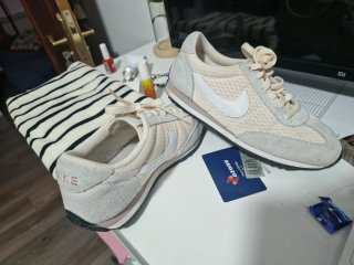 Nike Beige y Gris
