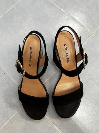 Sandalias negras tacón serpiente