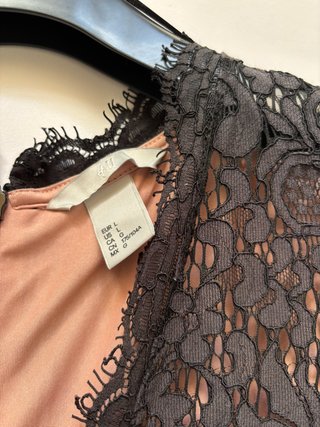 Vestido H&M negro de encaje talla L – elegante