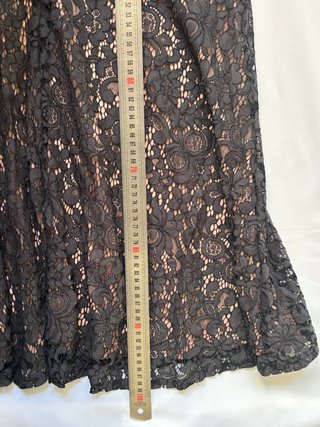 Vestido H&M negro de encaje talla L – elegante