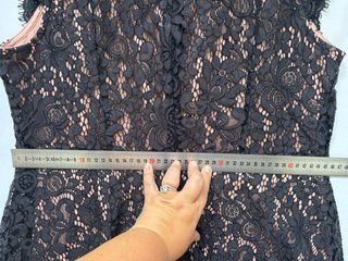 Vestido H&M negro de encaje talla L – elegante