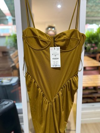 Vestido Zara mustard color sin usar