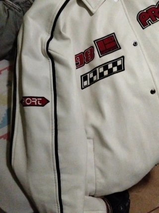 Chaqueta Bershka piel sintética, precio negociable