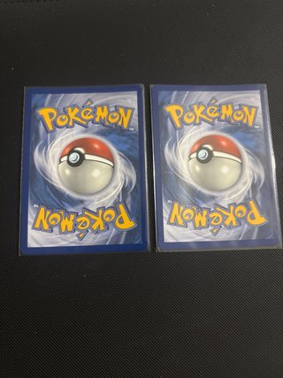 2 Cartas Pokémon Charmander y Charmeleon Holo