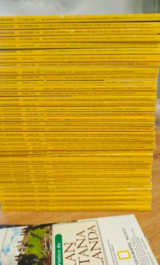 Lote 28 revistas National Geographic + Mapas