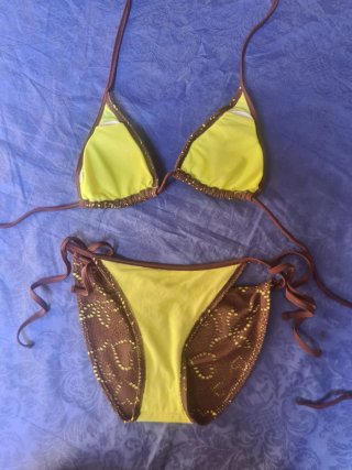 Bikini marrón y verde lima vibrante calado