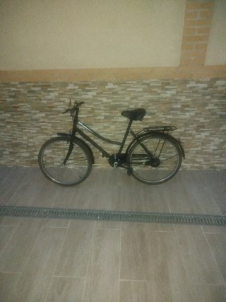Bicicleta de paseo negra
