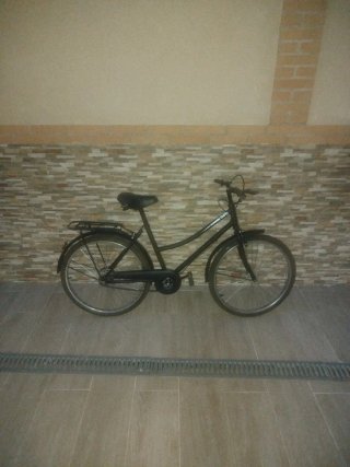 Bicicleta de paseo negra