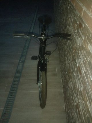 Bicicleta de paseo negra