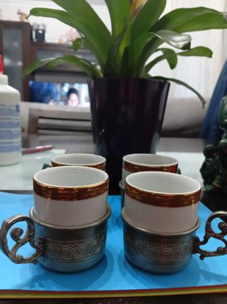 Tazas pequeñas peltre y cerámica