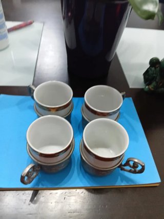 Tazas pequeñas peltre y cerámica