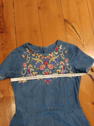 Vestido vaquero bordado