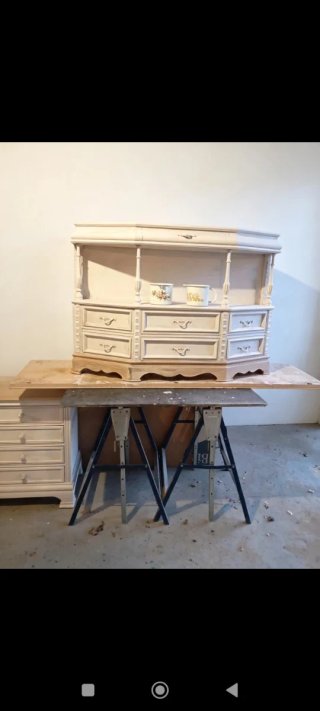 Mueble tocador blanco y beige de madera