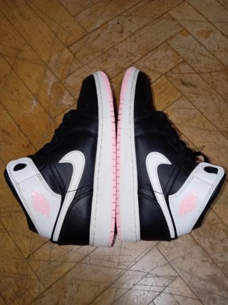 Nike Jordan Negro y Rosa