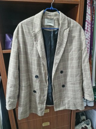 Blazer Stradivarius cuadros beige y negro
