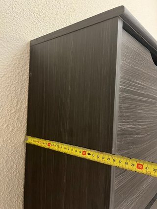 Zapatero de madera oscuro
