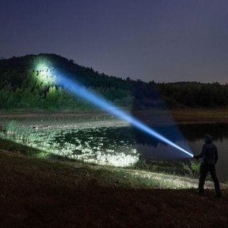 Linterna LED Muy Potente 300 metros Precintada