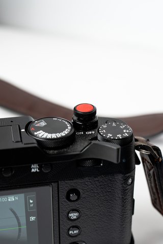 Fujifilm X100VI + Baterías, Vinilo, Botón y Funda