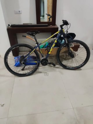 Bicicleta Montaña Azul y Amarilla