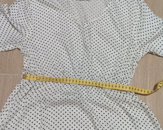 Vestido blanco roto lunares negros
