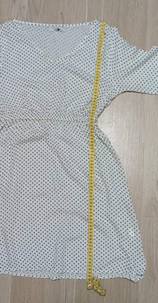 Vestido blanco roto lunares negros