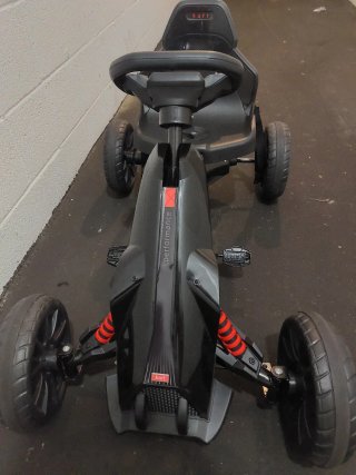 Kart de pedales para niños negro