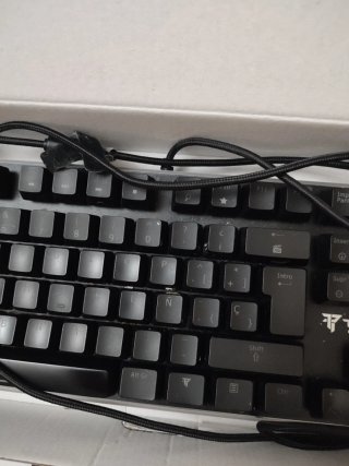 Lote de teclado Tempest y cascos gaming Weseary